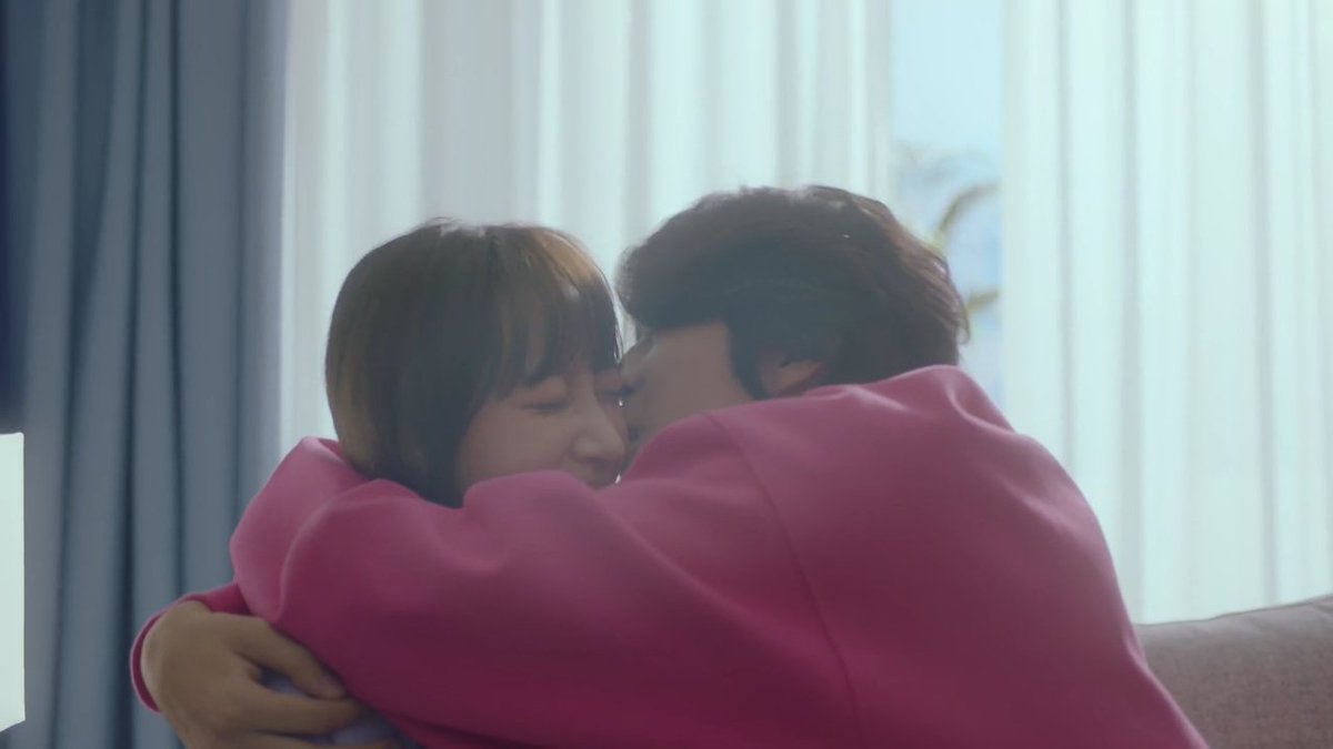 dafneevciri's tweet photo. ele todo felizinho indo abraçar ela 
enchendo ela de beijinho 
falando que ama 
joon-young você é tudo 
#NotYetThirty #HowToBeThirtyEp11 https://t.co/2TAEa60MRa