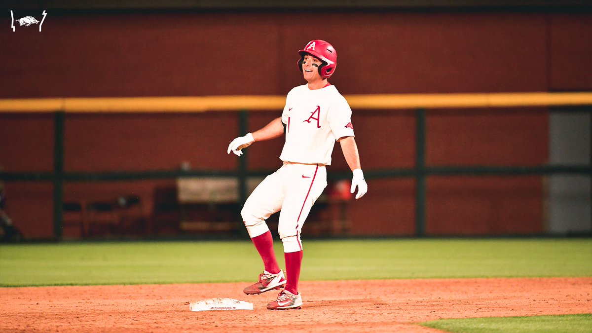 RazorbackBSB's tweet photo. First cycle by a Razorback since Kyle Harris vs. Tennessee in 1994. https://t.co/IOfJsOBI7G