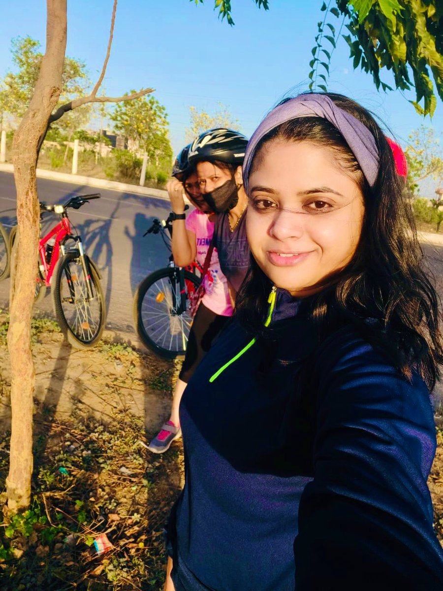 vijetapandey01's tweet photo. Abundance of sun โ๏ธ & wind ๐จ =calories burnt ๐ฅต #windyride #cycling #Riders #NaturePhotography #happiness #Fresh Air #cyclinglife #wednesdaythought #fitness #motivation #passion #quoteoftheday #life #loveyourbody #HealthAndWellness #fit https://t.co/GtVIOvVAt3