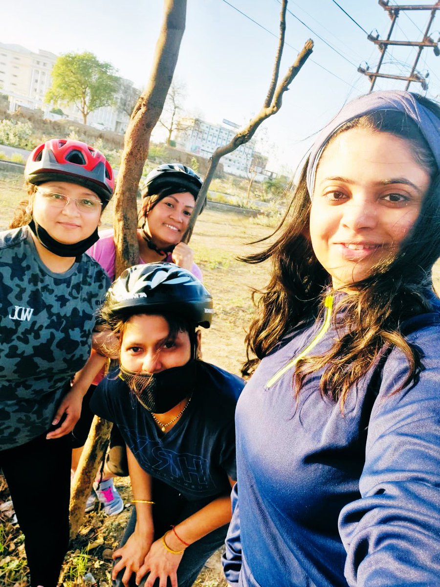 vijetapandey01's tweet photo. Abundance of sun โ๏ธ & wind ๐จ =calories burnt ๐ฅต #windyride #cycling #Riders #NaturePhotography #happiness #Fresh Air #cyclinglife #wednesdaythought #fitness #motivation #passion #quoteoftheday #life #loveyourbody #HealthAndWellness #fit https://t.co/GtVIOvVAt3