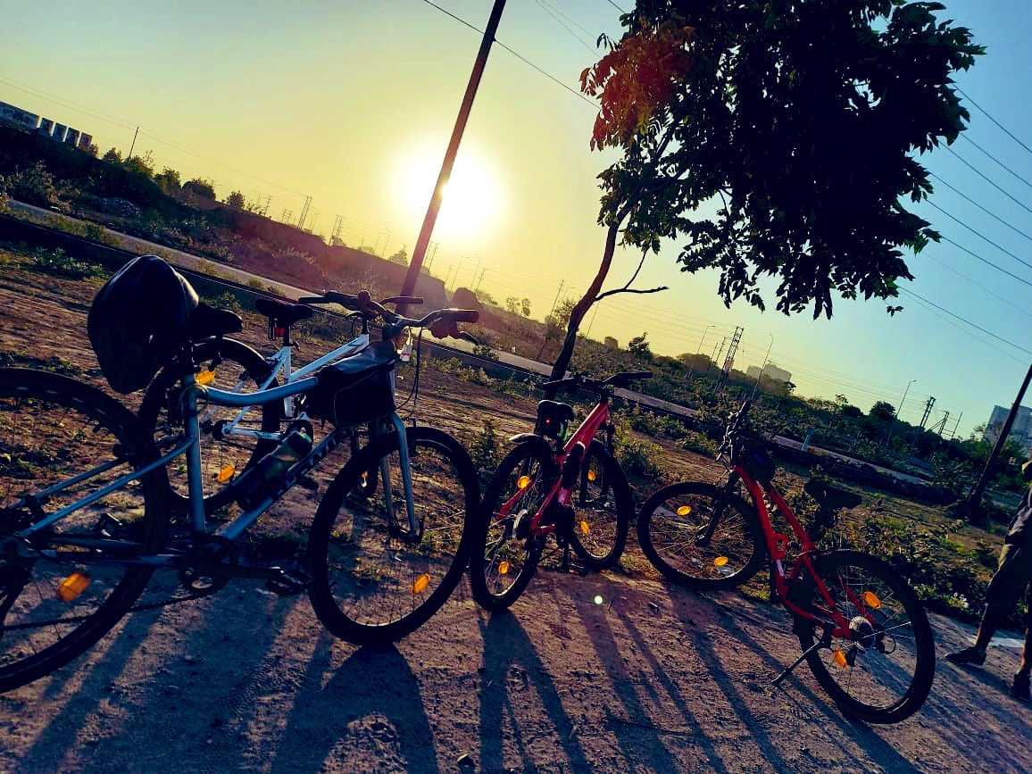 vijetapandey01's tweet photo. Abundance of sun โ๏ธ & wind ๐จ =calories burnt ๐ฅต #windyride #cycling #Riders #NaturePhotography #happiness #Fresh Air #cyclinglife #wednesdaythought #fitness #motivation #passion #quoteoftheday #life #loveyourbody #HealthAndWellness #fit https://t.co/GtVIOvVAt3