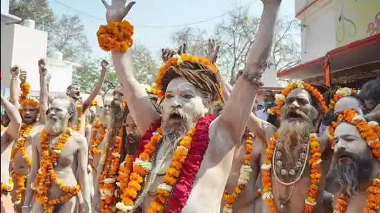 htTweets's tweet photo. 2 days ahead of Mahakumbh, Rishikesh and Haridwar emerge as #COVID19 hotspots

(@daskalyan09 reports) 

https://t.co/4hsAoYgI7b https://t.co/pNDuAxnP5r