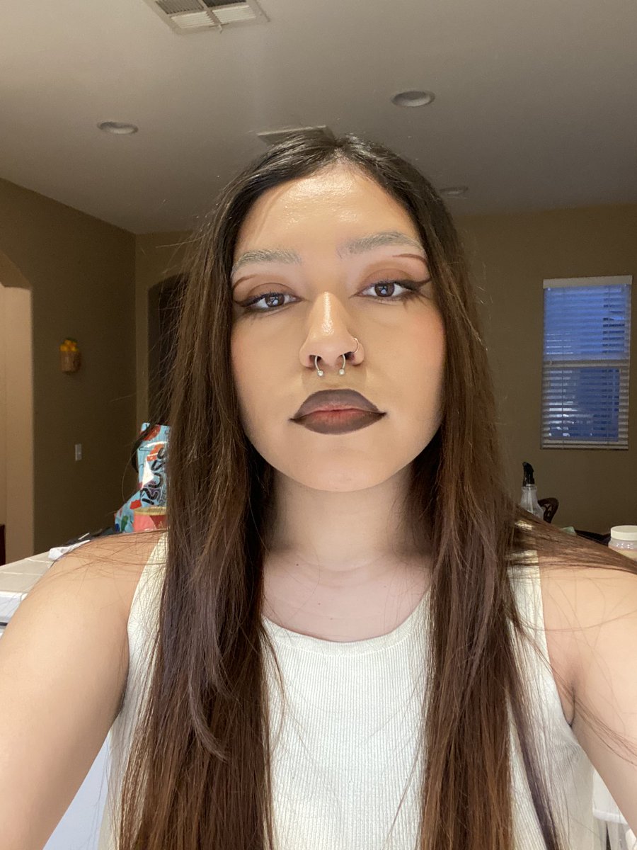 mushyfruits's tweet photo. why is the lighting under my kitchen cabinets so good 🤭 https://t.co/azbqAiU4O2