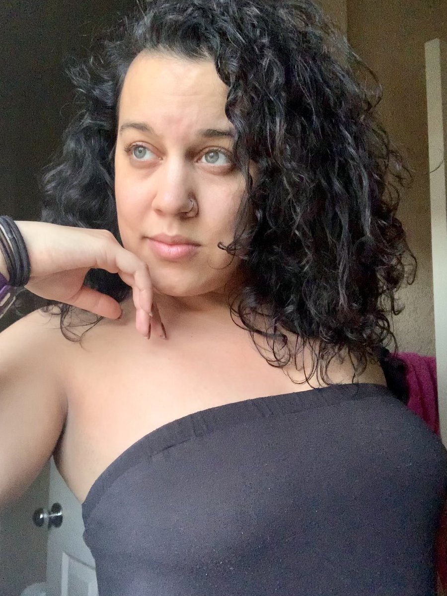MsLaydeeLala's tweet photo. Is it still #TittyTuesday ?? #greenbluegreyeyes #curlsfordays #mixedwoman #SpringTime https://t.co/g3T0L4IYUe