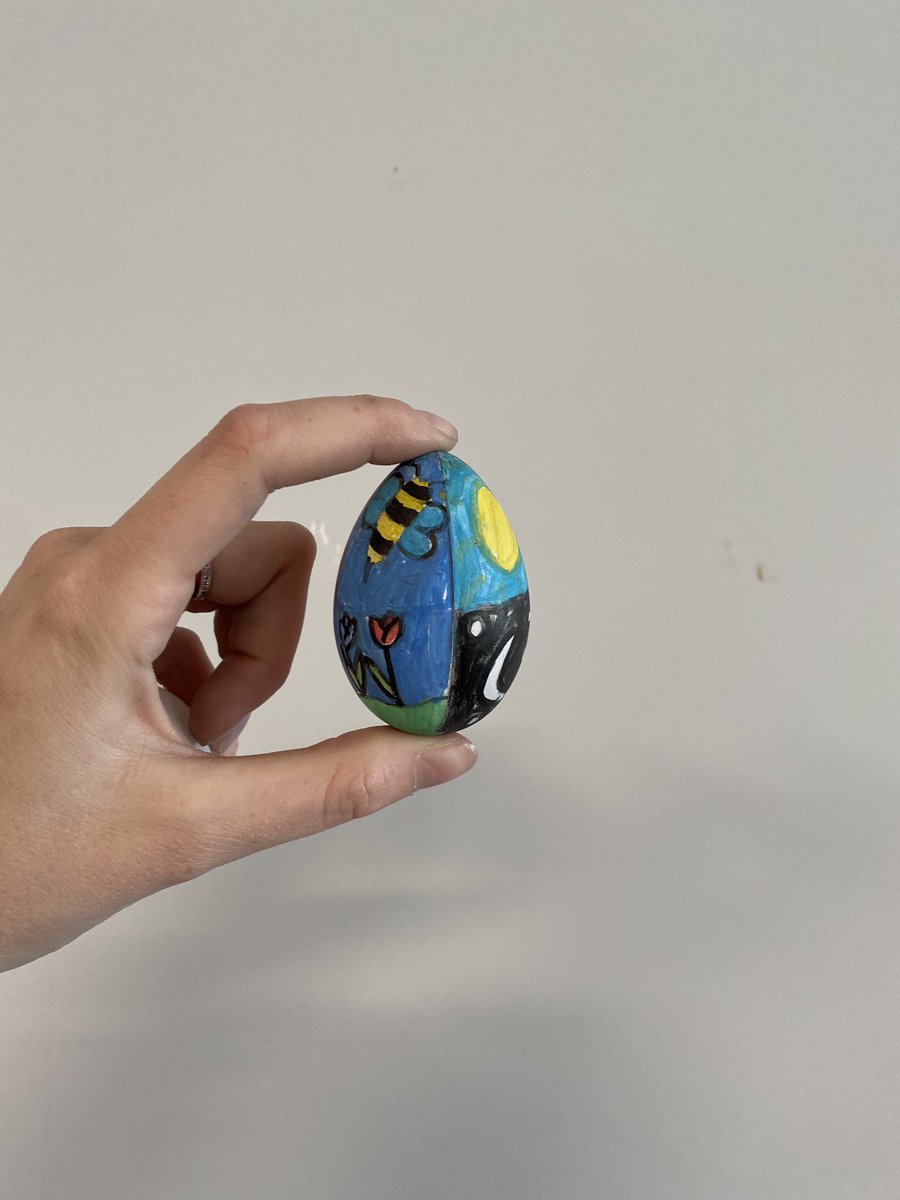 MsBTeach_'s tweet photo. Students in grade 3 are showing appreciation for Ukrainian culture, through their thoughtful creations of Pysanky Eggs using traditional symbols 🥚🇺🇦 @Heloise_Lorimer https://t.co/8TTCpJ6UtD