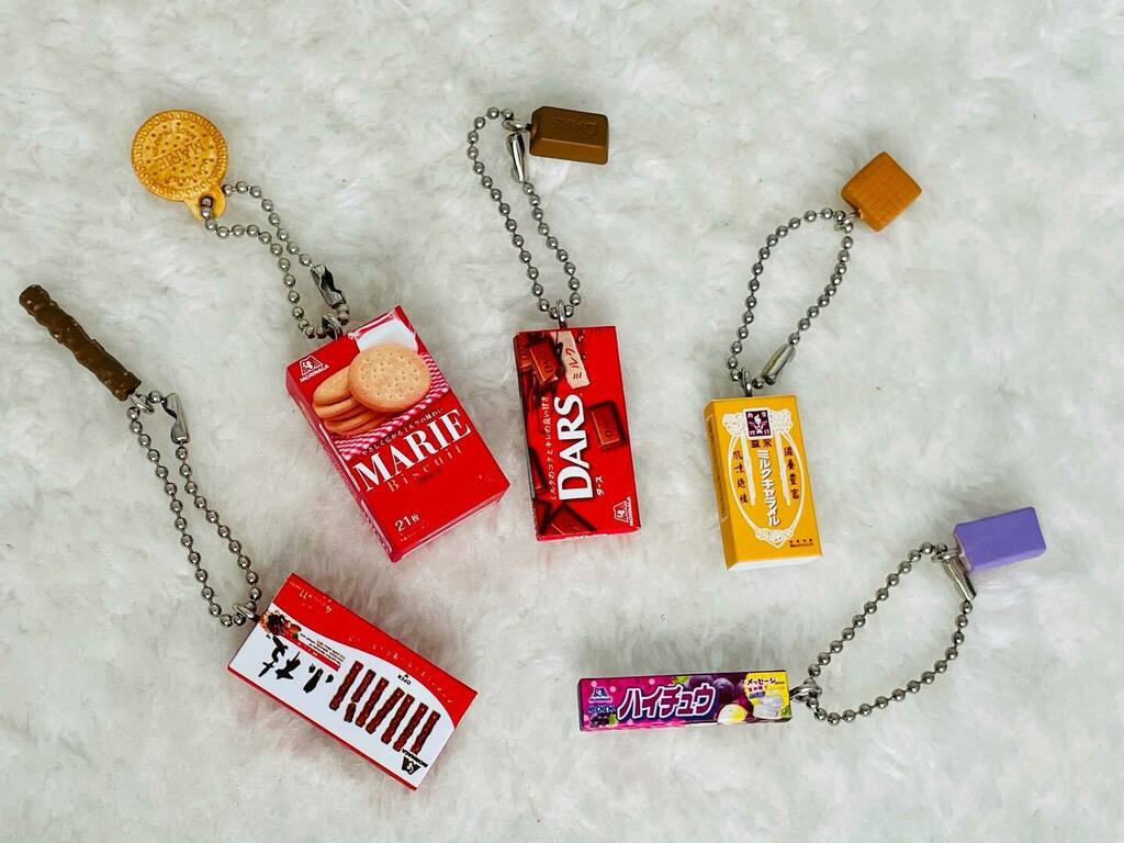 toytinyblog's tweet photo. {#gifted} Teeny tiny food on a keychain! Thank you @rainbowcatz.ca for sending (they are in 🇨🇦 and ship worldwide)!
.
.
.
.
#rainbowcatz #rainbowcatzkawaiishop #tinytoys #tinyfood #minifood #toyshop #kawaii #japanesetoys #giftideas #toytiny #toyinfluence… https://t.co/OeyCQczXDl https://t.co/zlUWKsCH9l