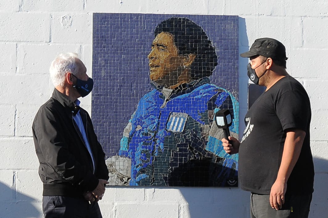 LaNocheRC's tweet photo. Gonzalo López Lluch, referente de @comandomaradona: "#Racing es el segundo equipo del fútbol argentino que tiene un mural de Diego Armando Maradona en su estadio. Es el primer grande en tenerlo" 🎙️💬 https://t.co/8hPrlGWyX3