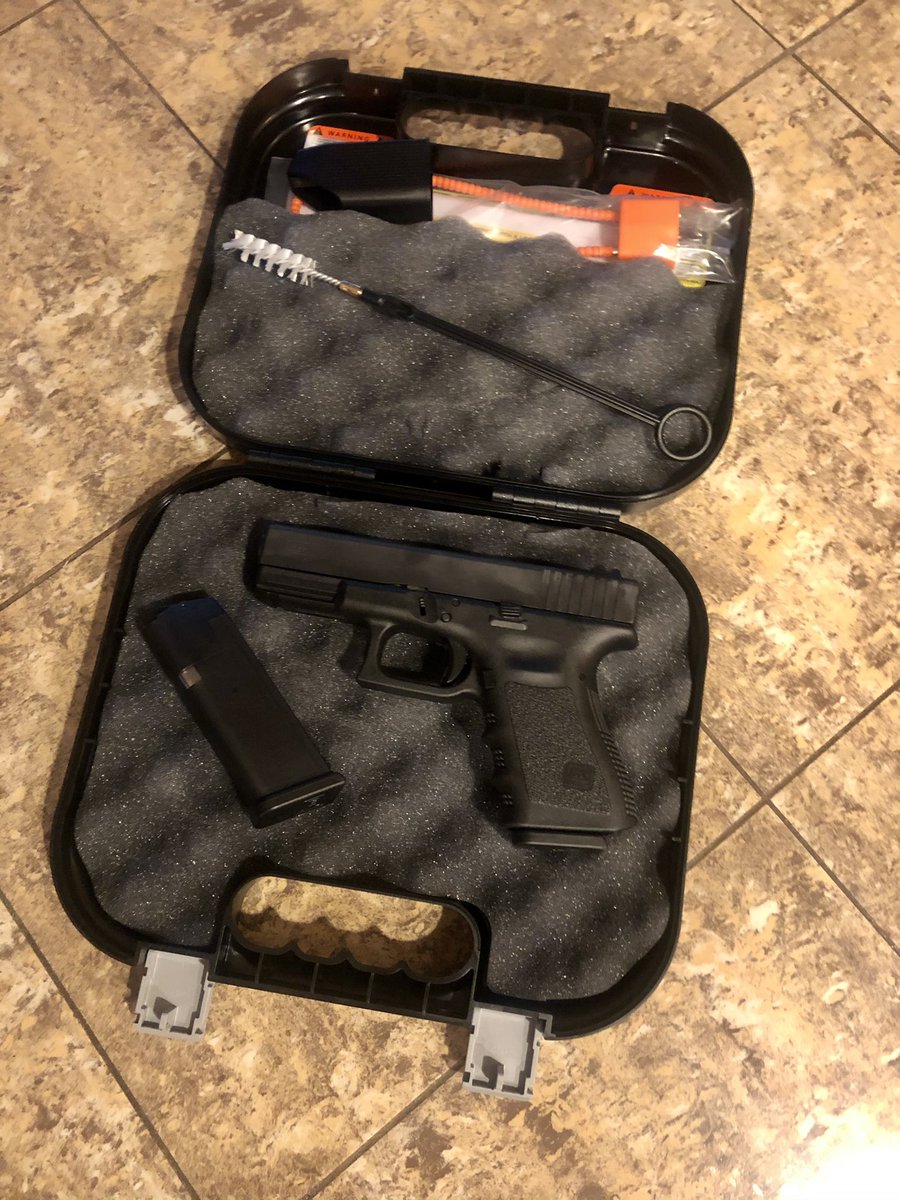 MotorFoot163's tweet photo. For 24 years now, I’ve carried a #Glock at work but it was always a department issued weapon. Now I can say I have my own. #Model23 #40Caliber #2ndAmendment #America 🇺🇸 https://t.co/pqU2DgacR0