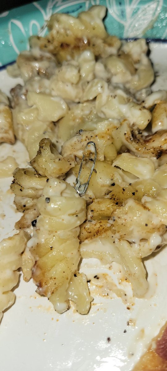 DomSpain's tweet photo. @pizzahut My fiance almost swallowed a SAFETY PIN in our Alfredo tonight! I can deal with under-seasoning but I draw the line at SHARP METALS in our food. My toddler could have eaten this! This was our easy pre-3rd birthday party meal. Glad to not be celebrating in the ER 😤 https://t.co/kbBXQL5ZEM