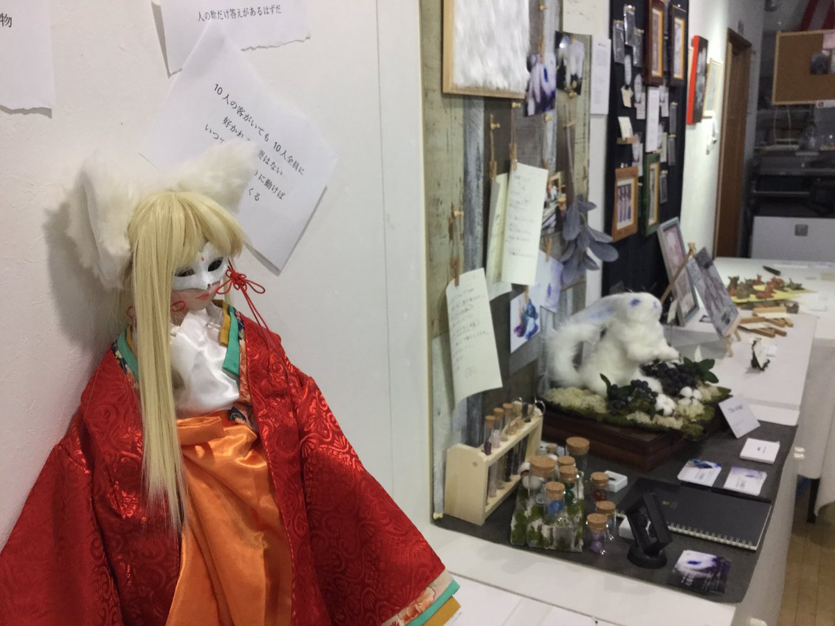 GalleryArtsoup's tweet photo. 3/31(水) #アートスープ オープンしております。
MLOH @mloh_tw の皆さま主催の #フェイカー展2021 、好評開催中です。
沢山の「嘘」が並んだ会場!
作家さんの答え合わせもしながら楽しんでみてくださいね。
本日もよろしくお願いいたします。 https://t.co/J9rZ6zpHpF