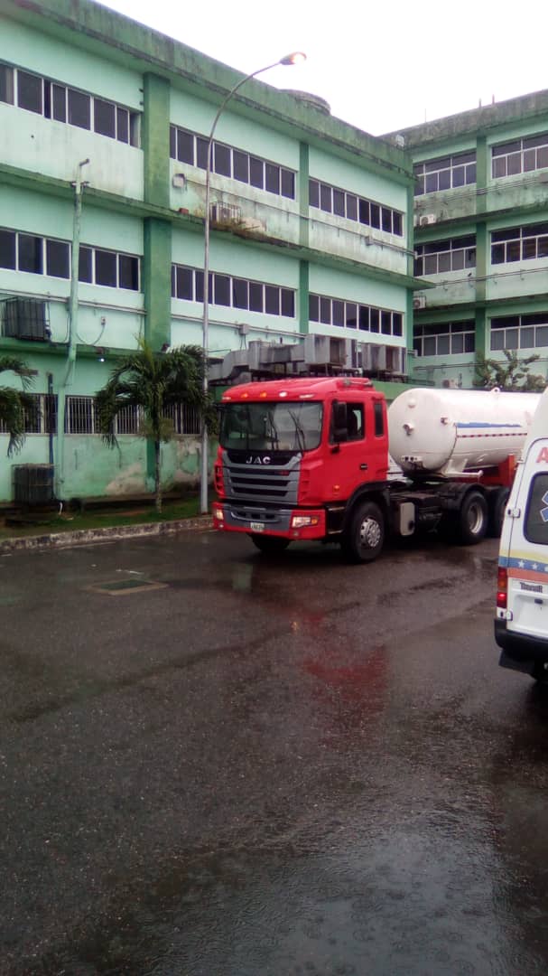 Descalzo43's tweet photo. #30marzo Gracias a La Gobernadora @yelitzePSUV_ Junto a @PDVSA Se restablece el servicio de Oxígeno en el Ambulatorio Serres, Pquia. Las Cocuizas, nuestro compromiso es brindarte la mayor y mejor atención por tu bienestar y tu salud. Ayúdanos a cuidarte usa #Tapabocas https://t.co/d21YvvZVnW