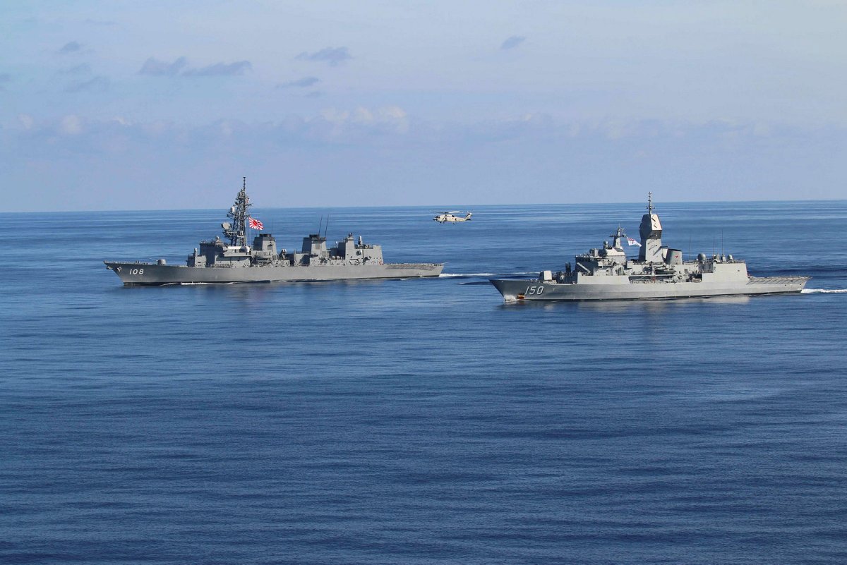 DefenceAust's tweet photo. #HMASAnzac 🇦🇺 and JS Akebono 🇯🇵 have conducted joint exercises in the South China Sea. The ships will continue sailing together, conducting routine navy-to-navy training on their way to the Northeast Indian Ocean #YourADF #AusNavy @JMSDF_pao_eng https://t.co/BPkbxIW00l
