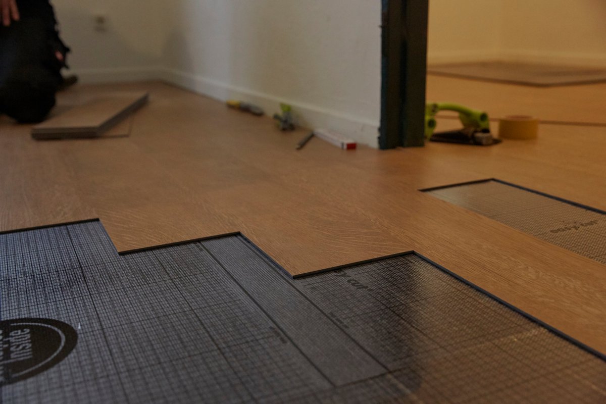 PROJECT_FLOORS's tweet photo. #wirbleibenzuhause - aber wohin gehen, wenn man gar kein Zuhause hat? Im März haben wir daher den Verein Obdachlose mit Zukunft, kurz #OMZ, unterstützt und #Designboden samt Verlegung gespendet. https://t.co/SCF0o7eFkR
.
#projectfloors #charity #obdachlose @KSTA @WDRaktuell @WDR https://t.co/K5BmVPSVqa