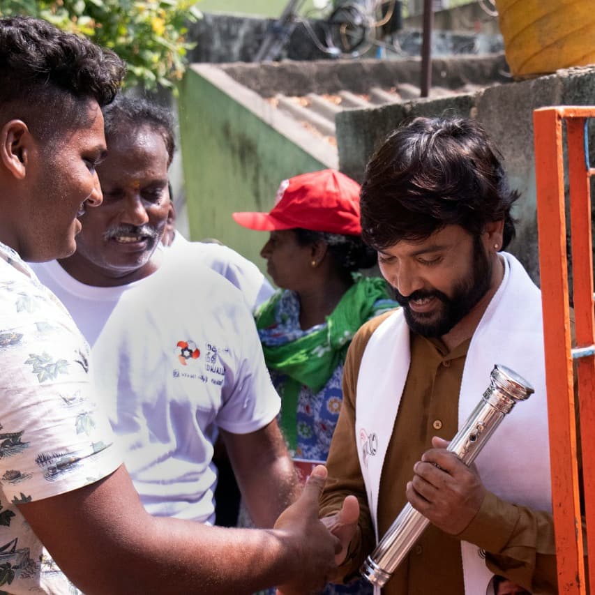 SnekanFC's tweet photo. மாற்றத்தை நோக்கிய பயணத்தில் உங்கள் சினேகன் ஆகிய நான்
.
மாற்றத்திற்கு வாக்களிப்பீர்  டார்ச்லைட் சின்னத்தில்
.
விருகம்பாக்கம் தொகுதி வெற்றி வேட்பாளர் கவிஞர் சினேகன்
.
#virugambakkam #virugambakkamformnm #voteforsnekam #votefornnm #snehan #supportmnm #voteforachange   #torchlight https://t.co/I12Y1ZbbhN