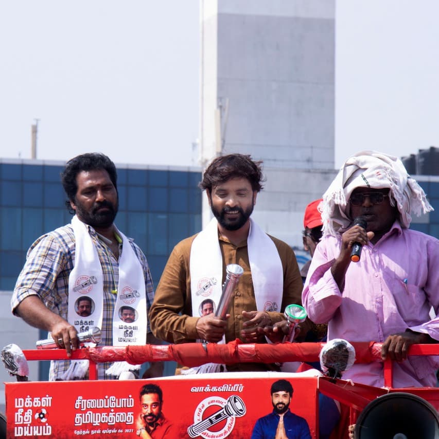 SnekanFC's tweet photo. மாற்றத்தை நோக்கிய பயணத்தில் உங்கள் சினேகன் ஆகிய நான்
.
மாற்றத்திற்கு வாக்களிப்பீர்  டார்ச்லைட் சின்னத்தில்
.
விருகம்பாக்கம் தொகுதி வெற்றி வேட்பாளர் கவிஞர் சினேகன்
.
#virugambakkam #virugambakkamformnm #voteforsnekan #votefornnm #snehan #supportmnm #voteforachange  #torchlight https://t.co/XyBWNWMAn3