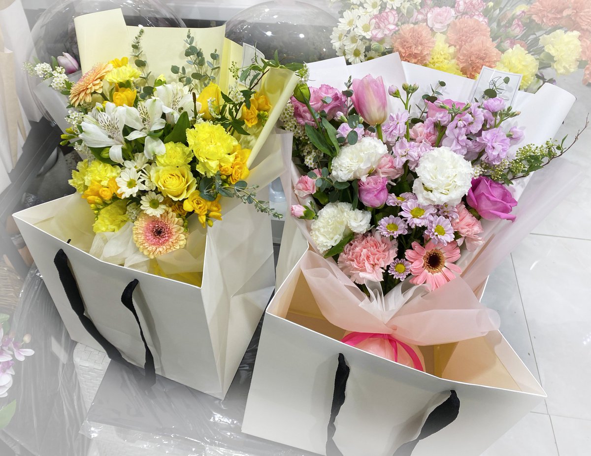springbreeze_vt's tweet photo. 포도대장 승우의 첫 연기 발���음을 응원하기 위해
보라보라한 색감의 꽃다발을,
감독님과 배우분께도 싱그러운 시작을 응원하며
꽃다발을 전달하였습니다
#사랑_해시태그 #한승우
#꽃보다_승우 https://t.co/sA0NzmYqzR