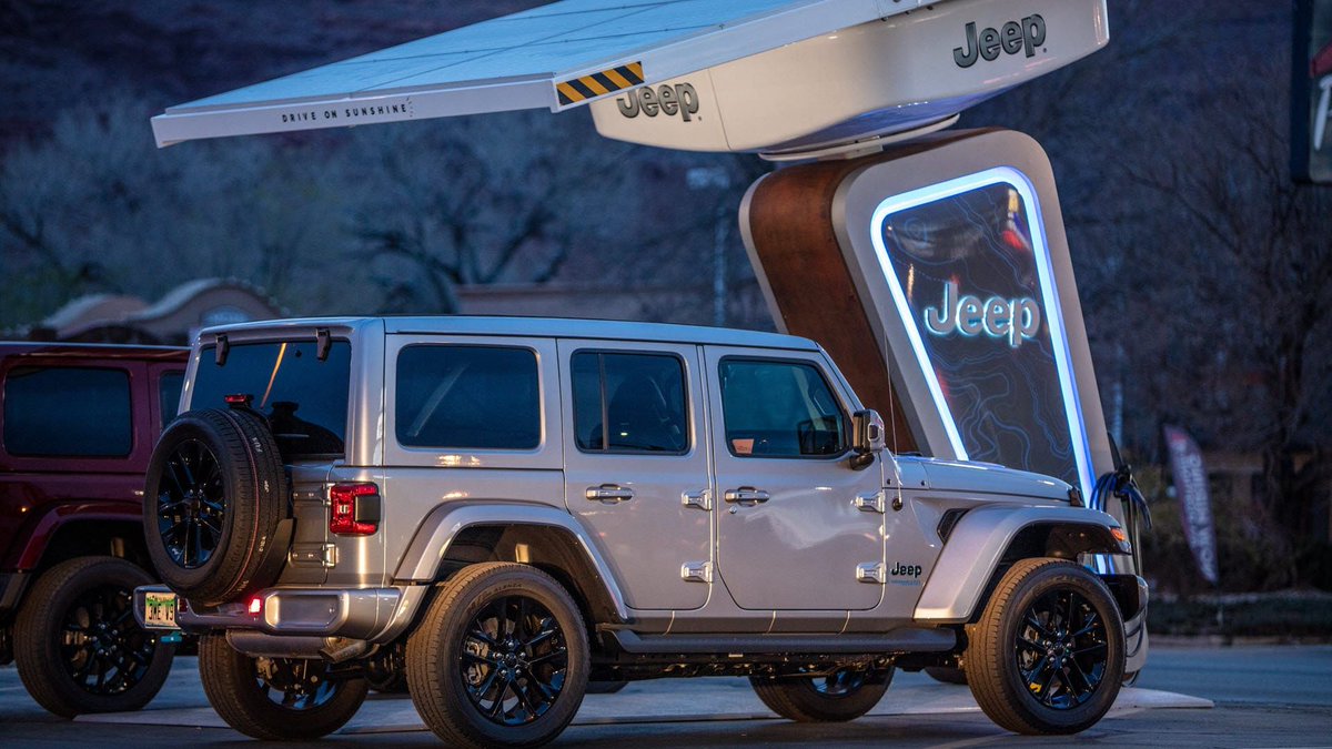 #Jeep quiere brindar a los conductores de vehículos eléctricos la libertad de llegar a donde quieran ir, ya sea en la carretera o fuera de ella. 
Para ello creará una red de carga Jeep 4xe en en los senderos off-road pertenecientes al programa "Jeep Badge of Honor" #EV #jeeplife