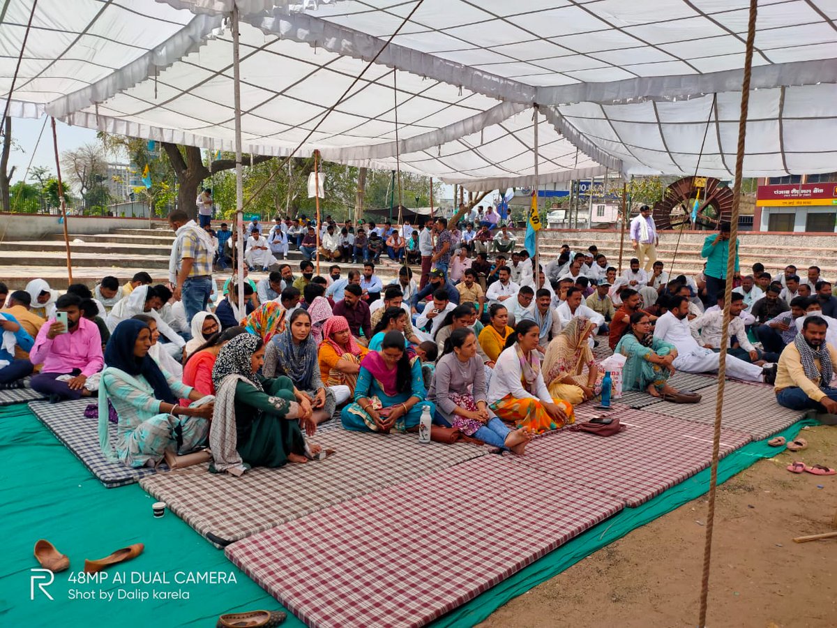 पटवारियों का 45 वें दिन धरना जारी फिर गहलोत जी असवेदनशील सरकार कोई सुनवाई नहीं कर रही हैं बहुत ही शर्मनाक है <a href="/ashokgehlot51/">Ashok Gehlot</a> <a href="/Barmer_Harish/">Harish Chaudhary</a> <a href="/RajCMO/">CMO Rajasthan</a> <a href="/patwari_aarti/">𝐀𝐚𝐫𝐭𝐢 𝐂𝐡𝐨𝐮𝐝𝐡𝐚𝐫𝐲 , 𝙿𝚊𝚝𝚠𝚊𝚛𝚒</a> <a href="/RahulGandhi/">Rahul Gandhi</a> @SoniyaGandhinc <a href="/INCIndia/">Congress</a> <a href="/Mayasin48045118/">Maya Choudhary</a> <a href="/hanumanbeniwal/">HANUMAN BENIWAL</a> <a href="/LakwadArpit/">jaya meena</a>