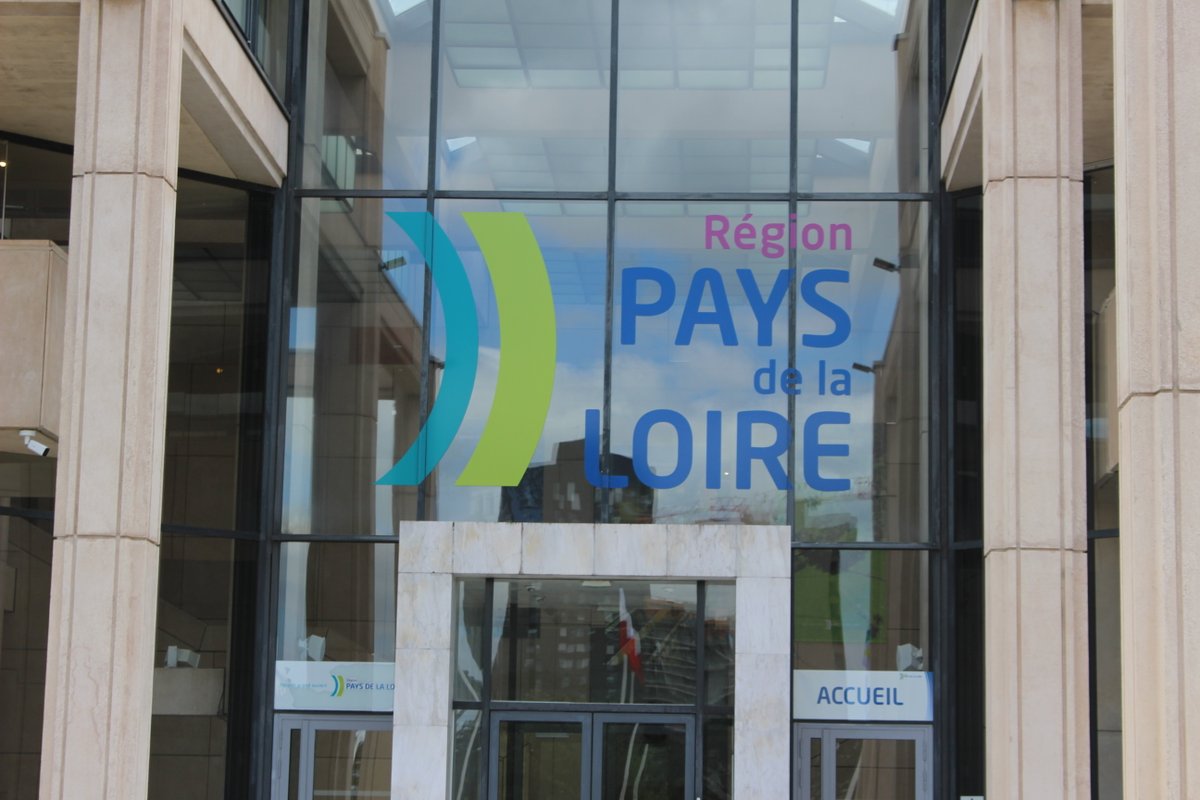 Alliance_Loire's tweet photo. Pour Laurent Dejoie, la présidente  de la Région #PaysDeLaLoire @AvecMorancais a dépensé sur ses fonds propres pour rencontrer les ligériens durant tout son mandat. Pour l'opposition, elle est simplement en campagne. #democratie https://t.co/56fCPkWN3F