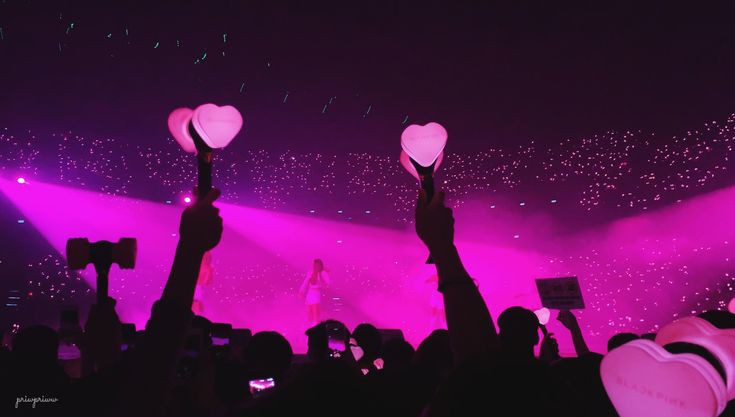 jencensored's tweet photo. pov: you attended blackpink concert before the pandemic happened. https://t.co/gOHh7OoTEa