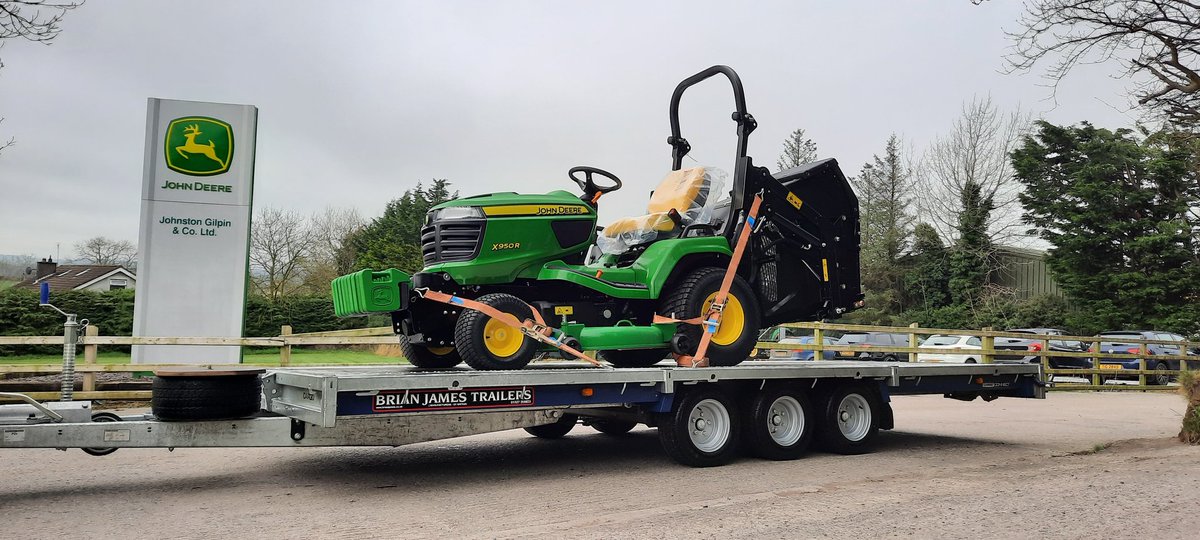 RickyNei11's tweet image. First delivery of the day 😊 A new @JohnDeere X950R with 54" deck and high tip hopper, about to head out to a local Estate. Call to discuss your mowing needs. @NissanUK @brianjamesuk #professional #strengthreliability