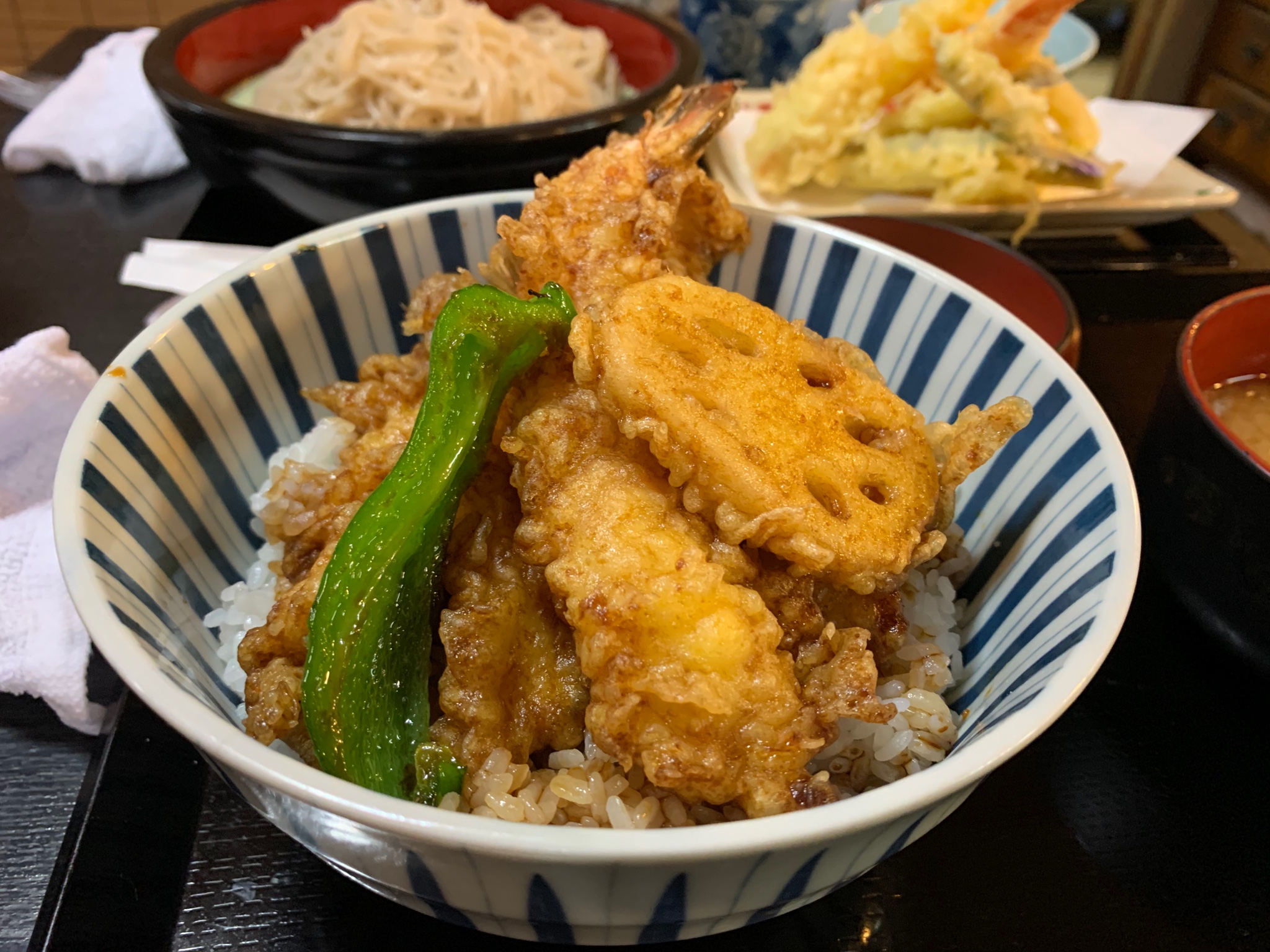 ちびりん 佐倉で天丼といえば深川 10年ぶりか 相変わらず盛況ですね テキトーで明るいな接客も相変わらずで ランチ 天丼 佐倉市 T Co 2tlgcvb9uo Twitter