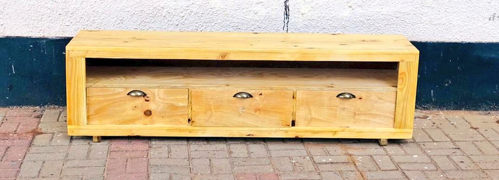 PLDMANUFACTURI1's tweet photo. READILY AVAILABLE
Light Oak TV STAND 2000mm by 400mm
P2800
☎️74177517/76425912
#bespokefurnituredesign #PldDesigns #quality
#handcrafted #vintagelifestyle
#lightoak
#pushabw🇧🇼 https://t.co/A0ssJCEbP8