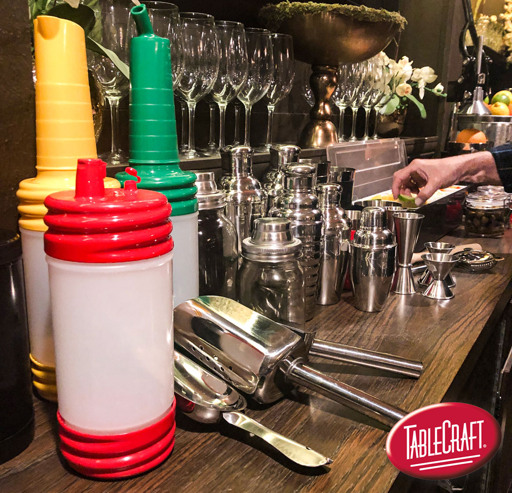 tablecraftEU's tweet image. Our newly extended Pourmaster Series that will help keep any socially-distanced service running smoothly. Now with a new and improve design to make refilling easier and reduce spills. More info here: ow.ly/m2WY50BEaZg

#PourMasterSeries
#ReOpening
#BarTools