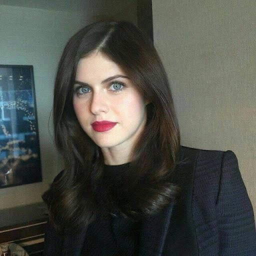 Popflix4's tweet photo. #alexandradaddario #35thbirthday #mar16th #celebrities https://t.co/8XASq8oJkh