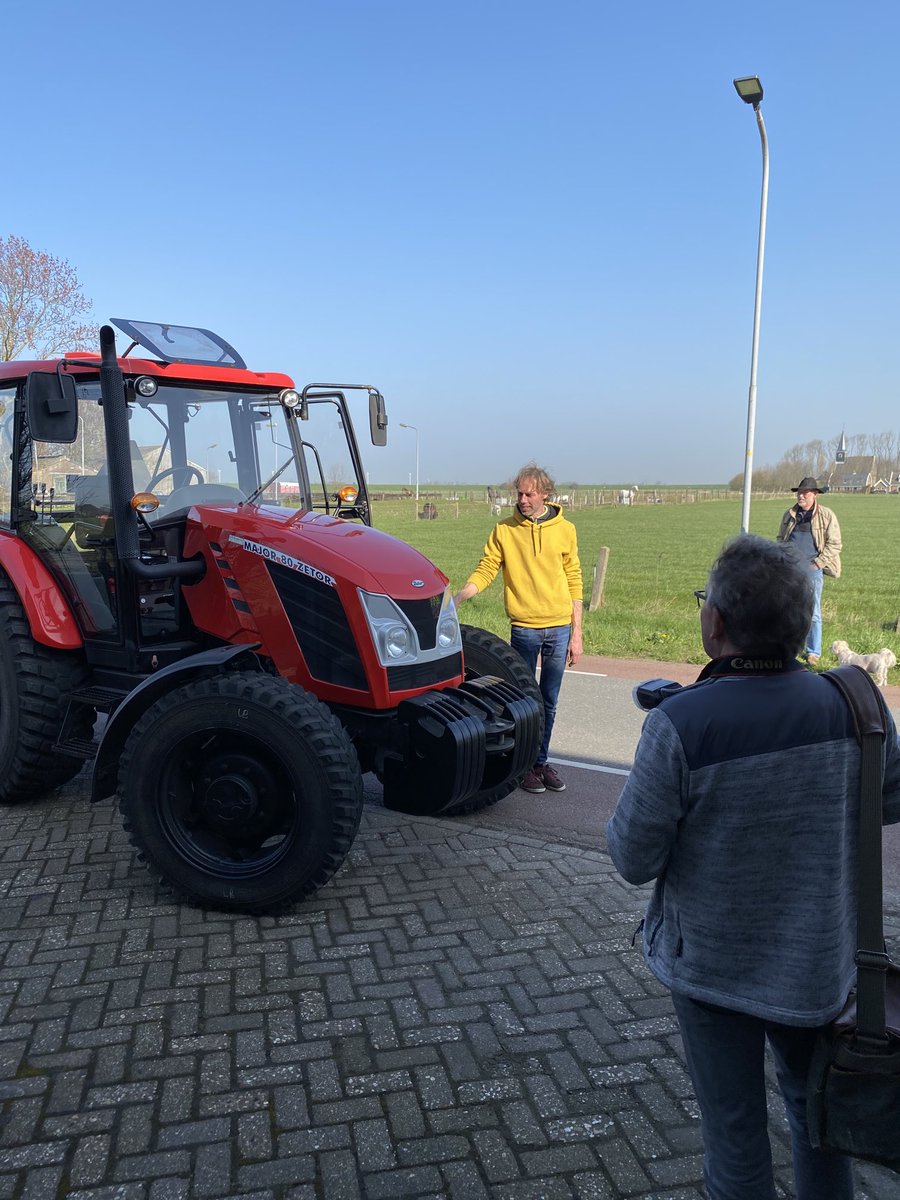 Boer Bram neemt gloednieuwe trekker in ontvangst na actie voor boer Bram!