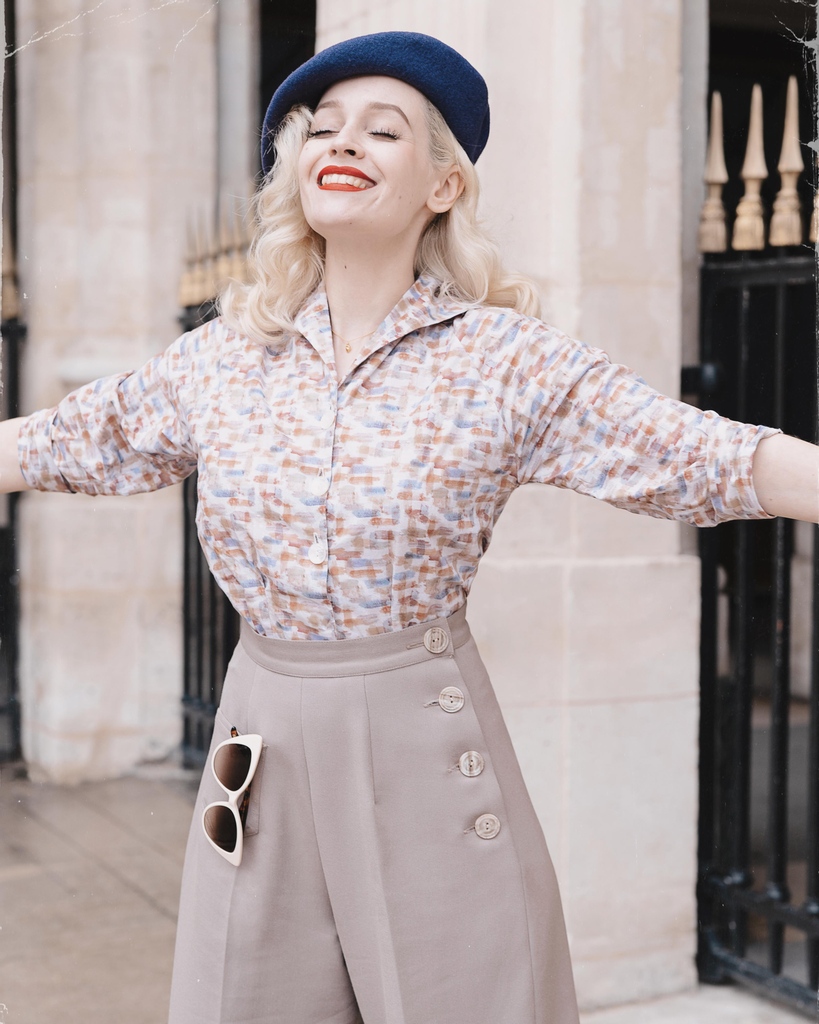 VivOfHolloway's tweet photo. To Spring with hugs ...🧡
@nelson.anyways's welcoming Spring in style with our classic Raglan Blouse! This pretty little top can be worn tucked in or tied up.
Made in London 🇬🇧 #vivienofholloway
#1950sblouse #1950stop #retrotop #vintageblouse https://t.co/vPfnMjk6hS