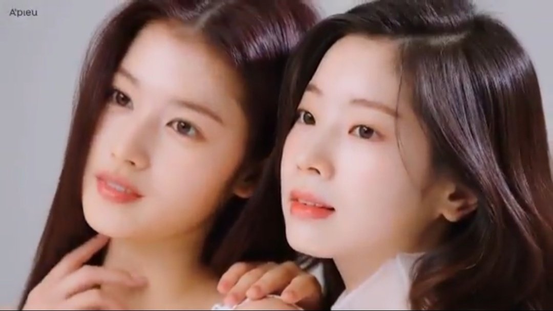 saidafiles's tweet photo. #SANA #DAHYUN @JYPETWICE https://t.co/h1OadRgk4Y