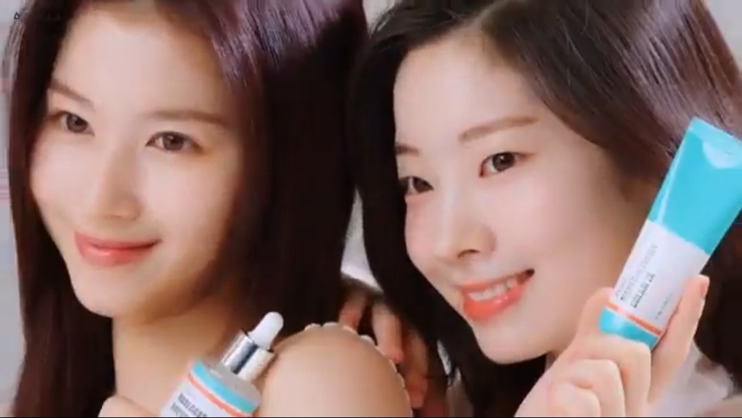 saidafiles's tweet photo. #SANA #DAHYUN @JYPETWICE https://t.co/h1OadRgk4Y