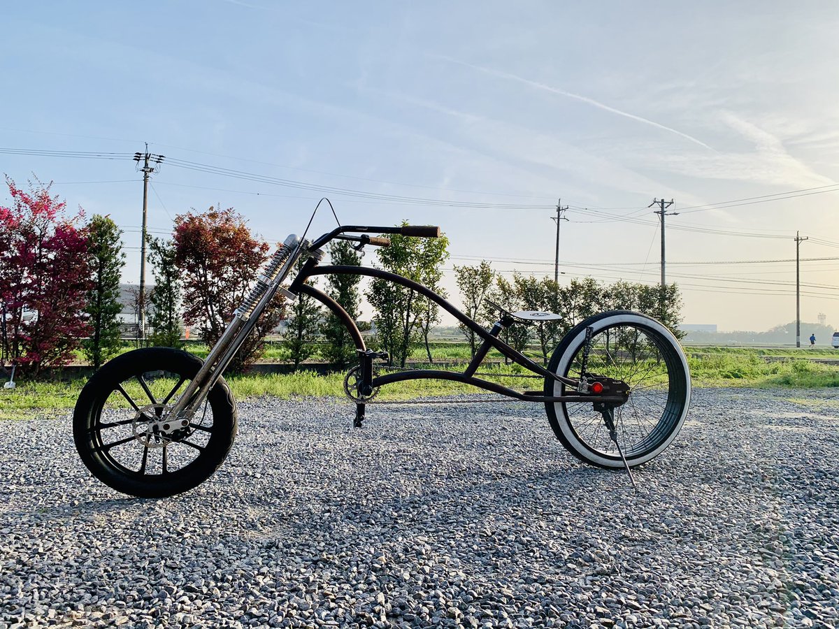 romesama_'s tweet photo. " Ruff Cycles Esco "
20インチの前輪を装着！
何か違う…やっぱりフォーク変えるか？
ひたすら迷走中…🤔🤔🤔

#RuffCycles
#CustomBicycle
#CustomCruiser
#StretchCruiser
#ビーチクルーザー
#ファットバイク
#FatBike https://t.co/G5K5dojgIt