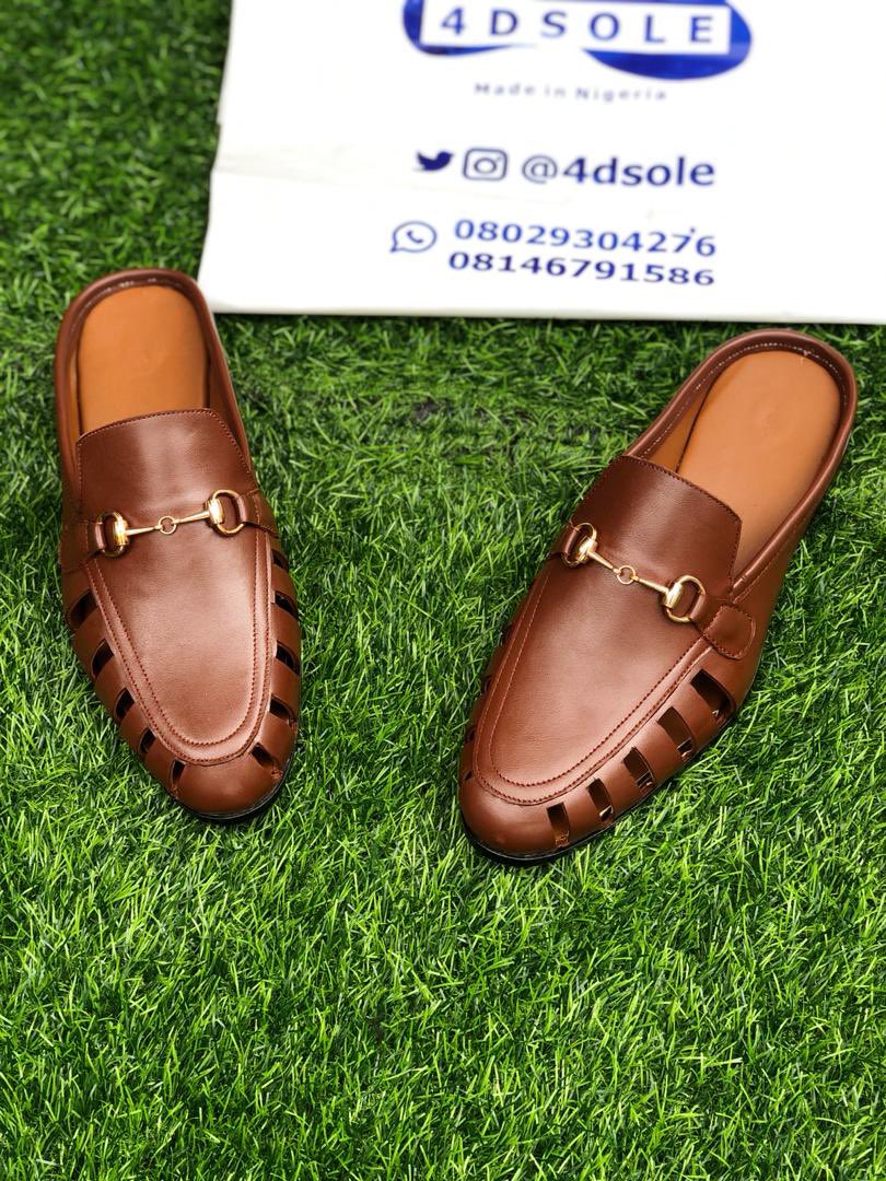 4dsole's tweet photo. @aproko_doctor For your made in Nigeria shoes and slides...dm for more info...delivery nationwide is guaranteed #aprokosme https://t.co/jrpRNjWeRo