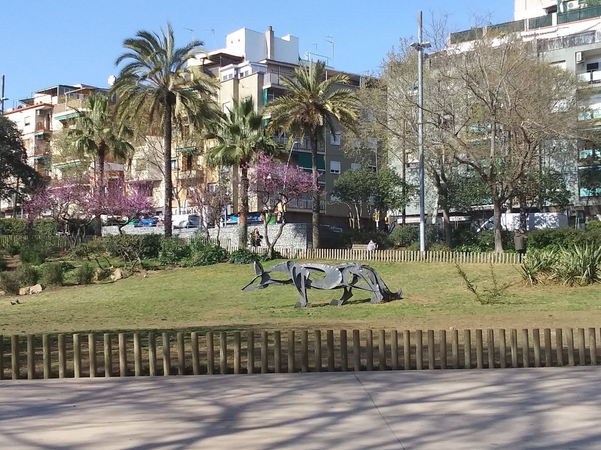 CSM9B's tweet photo. El 2020, any d' inici de la pandèmia, des del Programa d'Atenció Domicilària (PADI) vam seguir oferint atenció presencial i en l'entorn natural de les persones: a casa seva. Vam atendre 129 persones que van generar 3020 visites de seguiment. #cuidem  #compromesosamblasalutmental https://t.co/vU7VdxYCPo
