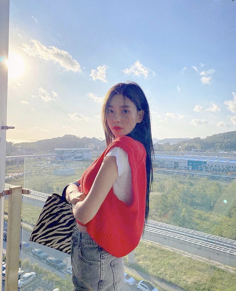 matteosandrina's tweet photo. hi!! this is sandrina "sands" mateo from @seungmnce's evanescence au. new op. new acc but not new to rp.

rt/like to be moots and for a possible dm! thank you!! 🤍 https://t.co/ARZiXrYt7U