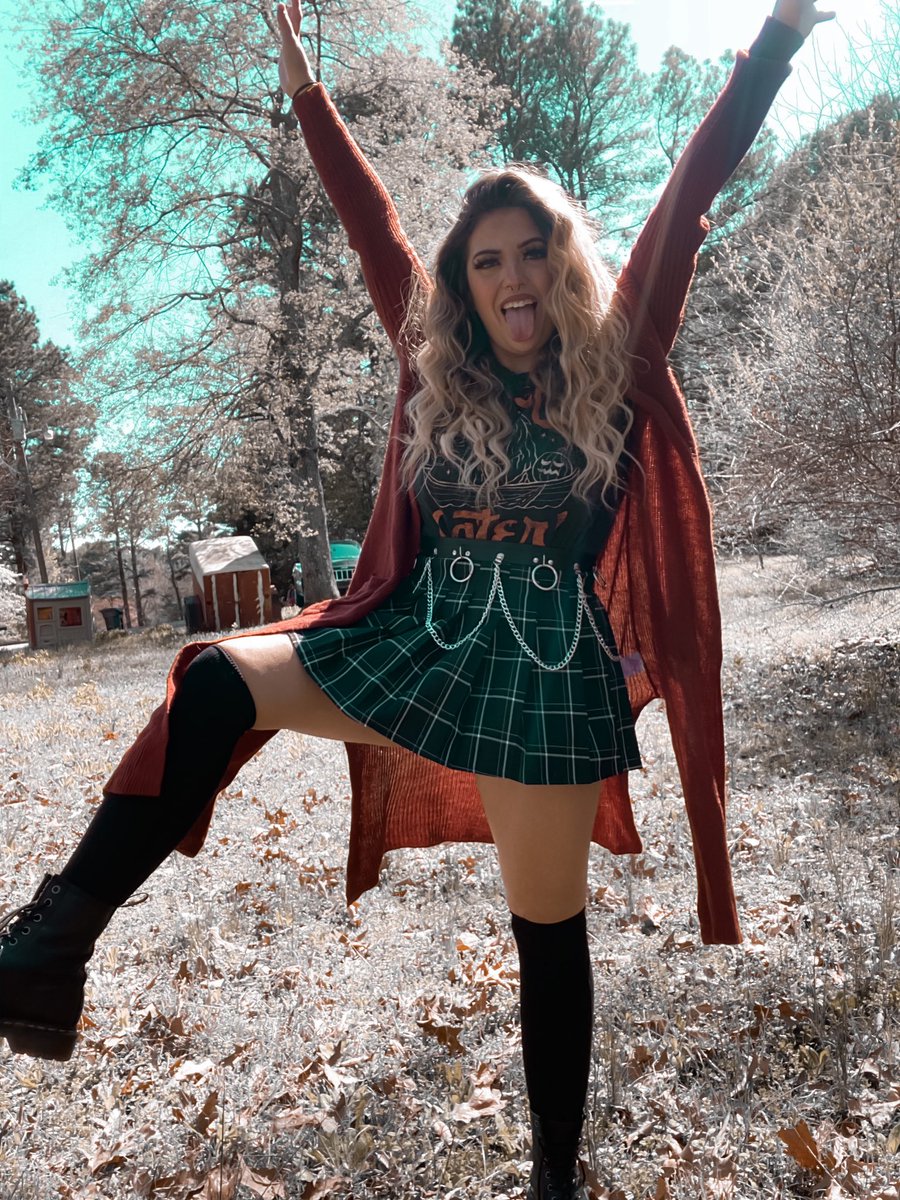 misaxmisaaa's tweet image. I just wanted to say how much my friends mean to me! I’ve made so many lately and I wouldn’t trade y’all for the world. 🖤 

#twitchaffiliate #twitchstreamer #babystreamer #smallstreamer #SmallStreamerCommunity