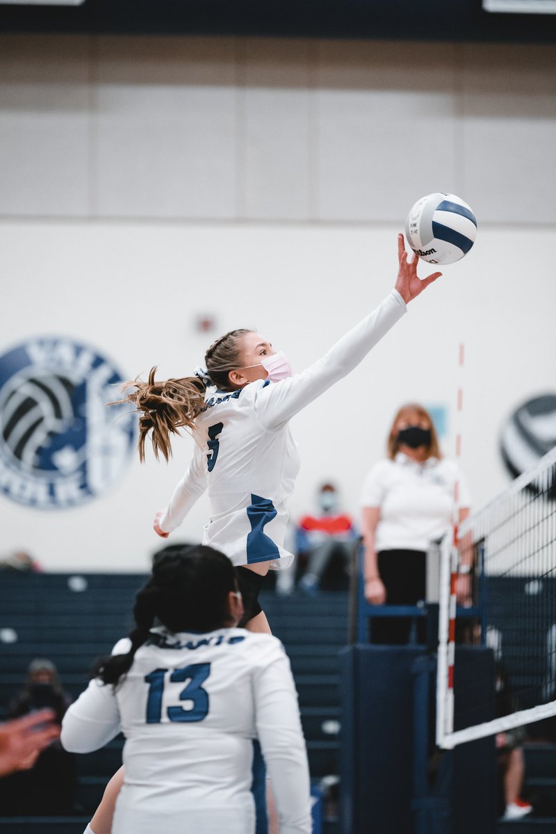 rhoppes76's tweet photo. Didn’t just go undefeated....never gave up a single set...what a season 🔥✊🏼✊🏼 @_ValleyCatholic @vcvaliants https://t.co/IuHVlrKPKV
