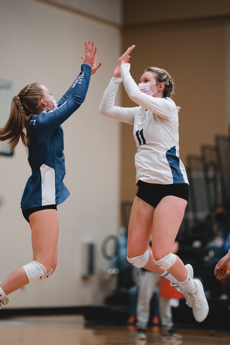 rhoppes76's tweet photo. Didn’t just go undefeated....never gave up a single set...what a season 🔥✊🏼✊🏼 @_ValleyCatholic @vcvaliants https://t.co/IuHVlrKPKV