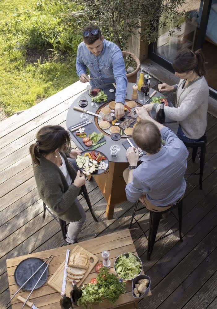 CaleoFireplaces's tweet image. Remember... everyone wants a piece of the BBQ action, it’s not just for Dad!!!

VULX tables bring it all together, gas or wood/charcoal fired, range of finishes and sizes.

#grilltable #vulxuk #bbqtable #socialdining #freshair 

caleolifestyle.co.uk