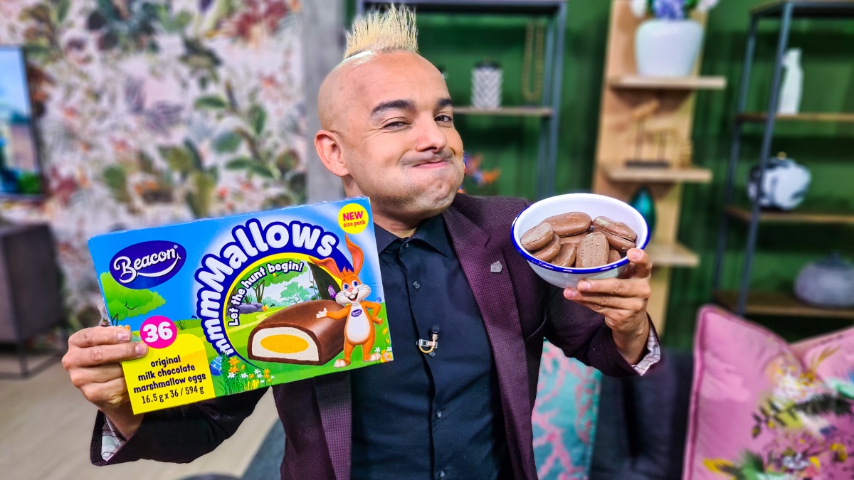 expressoshow's tweet photo. How do you eat your marshmallow Easter eggs and why?
This ‘Easter Egg Chubby Bunny Challenge’ is a fun family game everyone will enjoy🐰
Shop all your favourite Easter treats @Game_Stores
#GotGame
#Eastercation #ExpressoShow https://t.co/z1DBVUh6a5