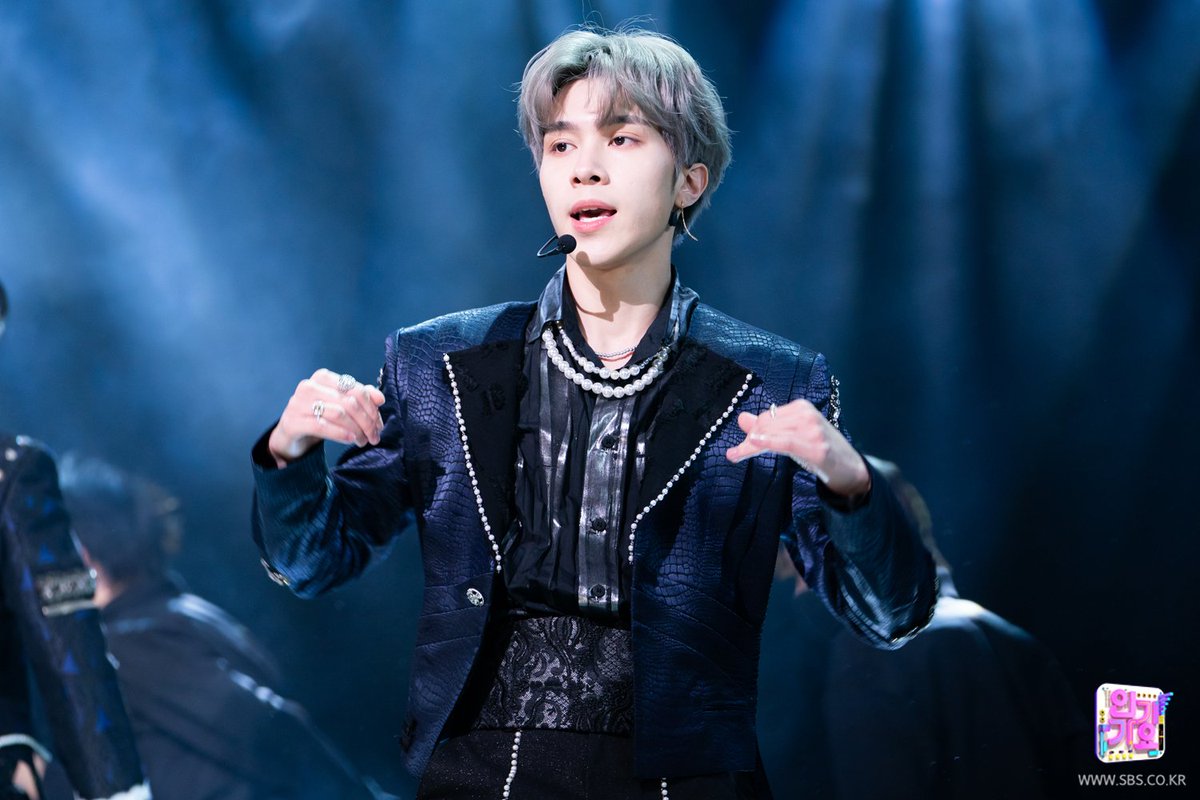 EVERY_HENDERY's tweet photo. PHOTO 📸 210331 |SBS INKIGAYO updated
SBS INKIGAYO 威神 V (WayV)
-秘境 (kick back) Hendery👑
©️: Programs SBS
🔗https://t.co/6qPU9Krnyh
#HENDERY #冠冠亨 #헨드리
#WayV #WeiShenV #威神V #WayV_Hendery_Kickback
#WayV_Kickback https://t.co/jXOpdXSo1U