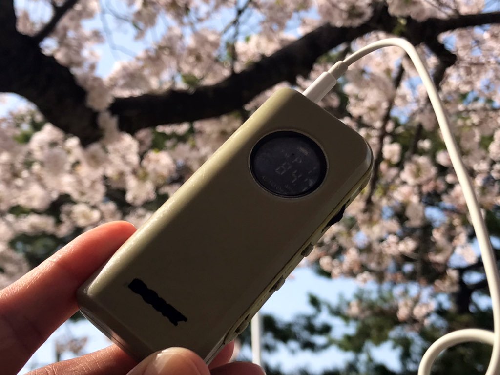 hozming's tweet photo. これですね📻

デビューの頃、
お世話になっている方から頂いた小さなラジオ。

15年共に過ごした相棒です。

#847ene
#fmyokohama https://t.co/7c9ormruRK