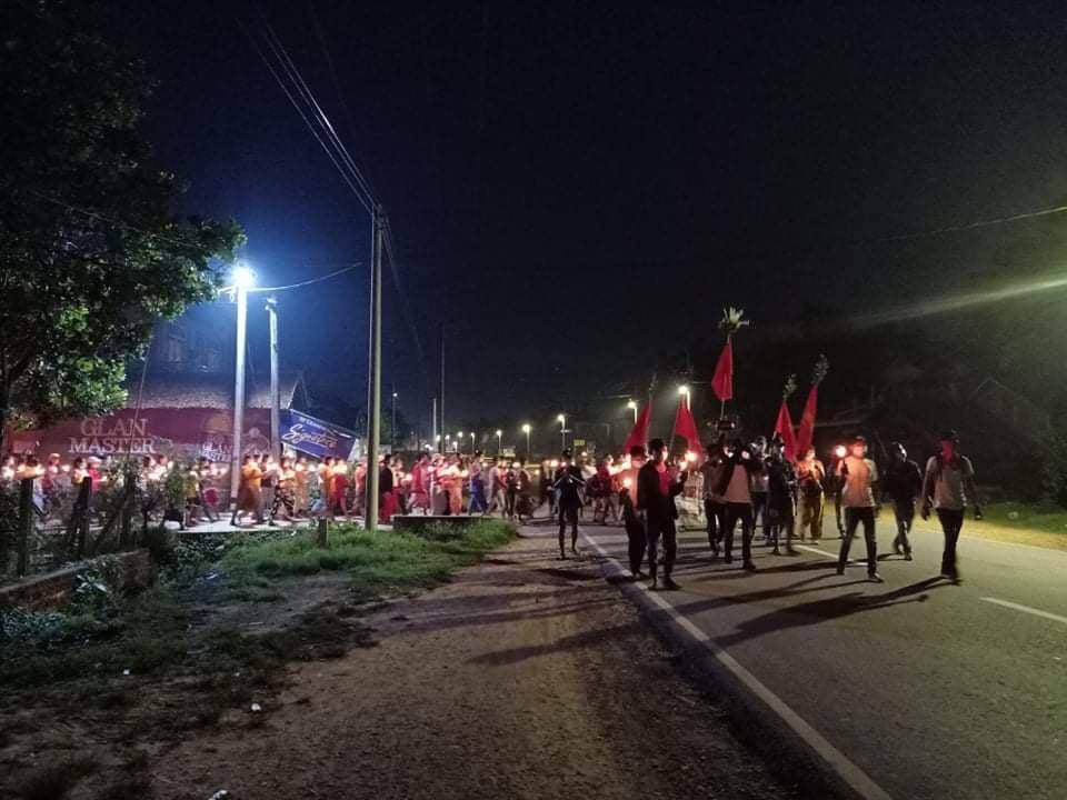 Emilyemyemy19's tweet photo. Dawn strike against the military dictatorship in NyaungZin Village, Thayet Chaung Township, #Tanintharyi Region.
UNSC ACT NOW
#Mar31Coup
#WhatsHappeningInMyanmar https://t.co/eGBJiFQmwN