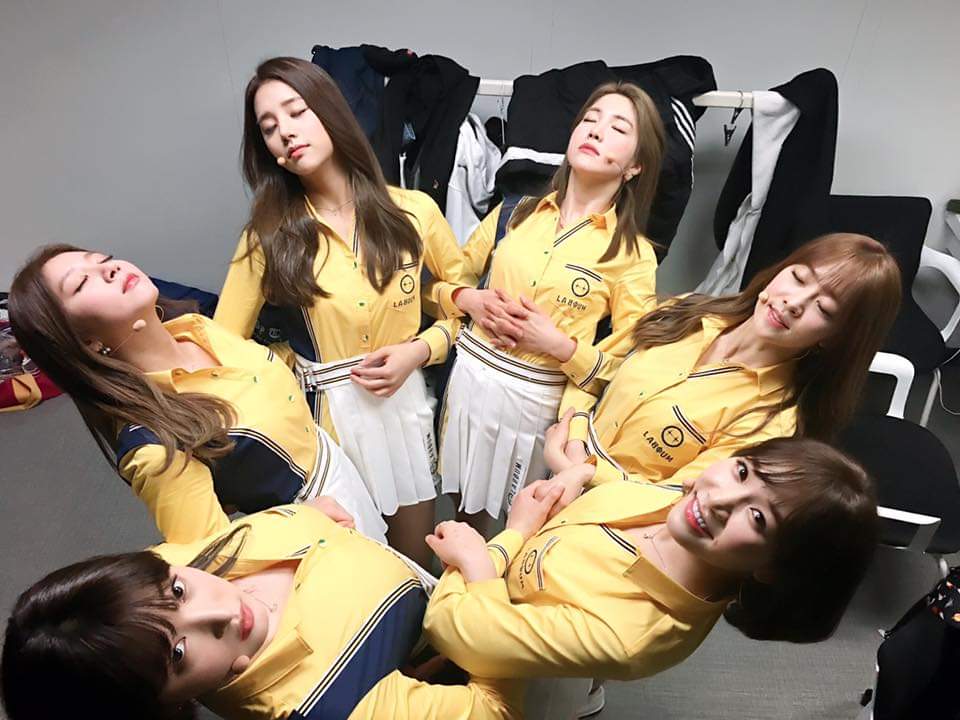uwulatte's tweet photo. prayer circle:

                    🕯       🕯
           🕯                         🕯
                    LABOUM
        🕯           2ND            🕯
                        WIN
           🕯                         🕯
                     🕯       🕯 https://t.co/yBCuz8U9vB