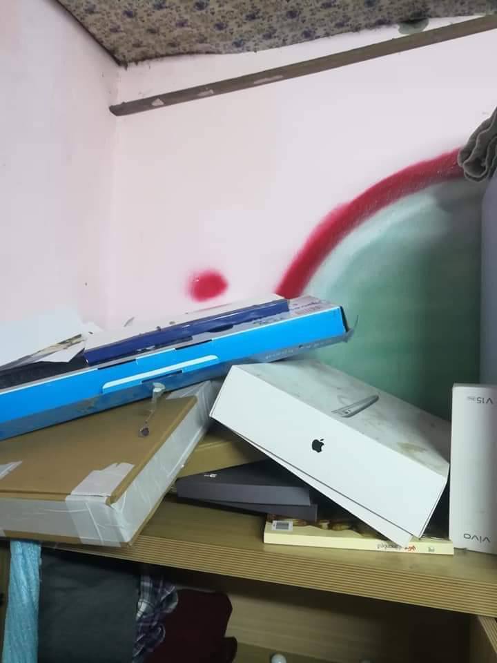 Emilyemyemy19's tweet photo. Terrorists forces forcibly abducted four people from a house for banging pots and pans. They looted gold items, phones and money. Happened in North Okkalapa last night.
#Mar31Coup
#WhatsHappeningInMyanmar https://t.co/su8TDZA5IL