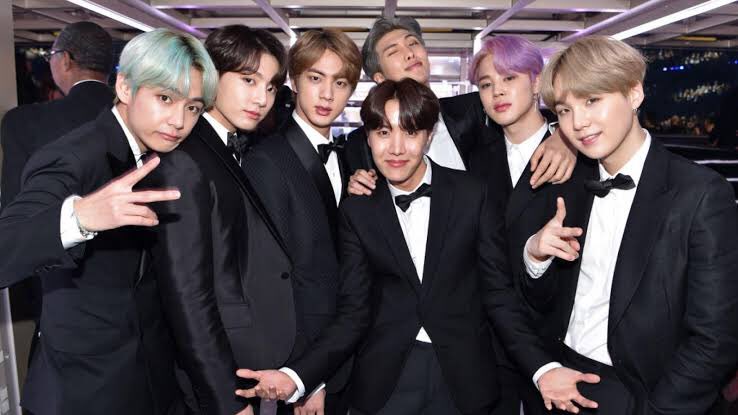 beartanniee's tweet photo. I can’t believe enews has been so disrespectful, cropping out Jhope in so many articles. 

BTS IS 7, Kim Namjoon, Kim Seokjin, Min Yoongi, Jung Hoseok, Park Jimin, Kim Taehyung, and Jeon Jungkook.

#ApologizeToJhopeEnews @enews https://t.co/vcmLYUKTq9
