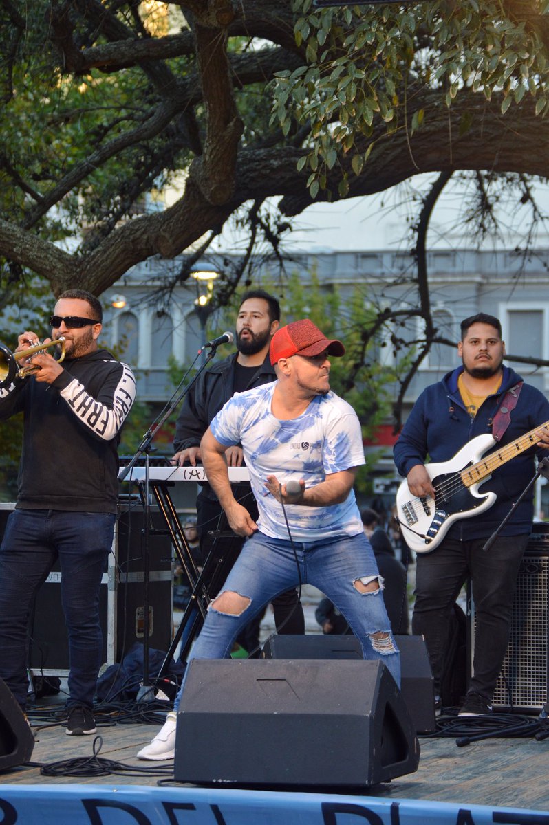 Rm2oficial's tweet photo. Tremenda fecha en el Playon al frente de la catedral en Mar del Plata .. gracias al los organizadores del evento por la invitación !!! Y vamos por mas !!!! #LaMusicaSalva #Vida #UnidadP #rocknacional #ska #Argentina @WarnerMusicArg @WarnerChappell https://t.co/qqRz9oRjts