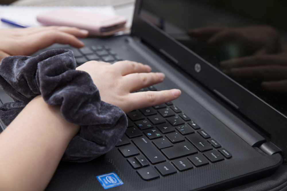 HogskolanSkovde's tweet photo. För att uppmärksamma ”Girls in ICD Day” ger Högskolan i Skövde, tillsammans med Cisco, en onlineutbildning inom cybersäkerhet – främst riktad mot tjejer. https://t.co/hG7CxpFbOP https://t.co/Bly7ne4E03